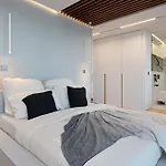 Aurora - Ultra Luxury Ocean Cliff Edge Retreat
