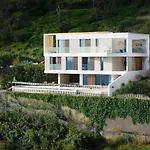Villa Aurora - Ultra Luxury Ocean Cliff Edge Retreat *