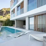 Aurora - Ultra Luxury Ocean Cliff Edge Retreat